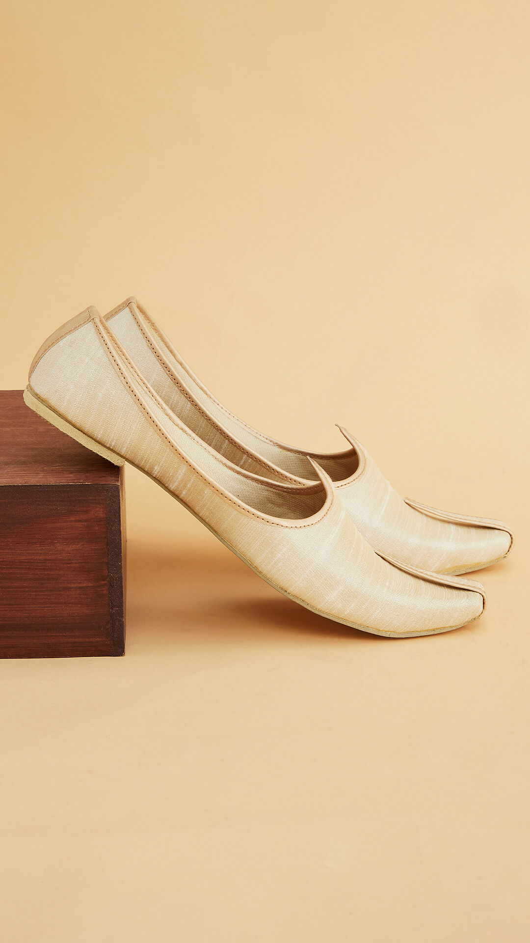A old style beautifull white juttis